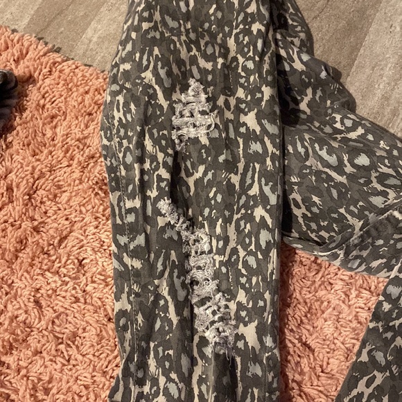 Cheetah jeans - Picture 2 of 3